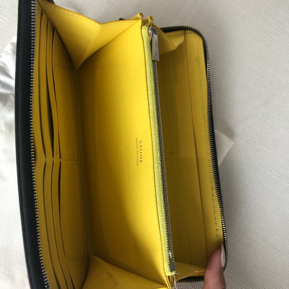 Celine calfskin large lip around multifunction - Picture 8 of 8